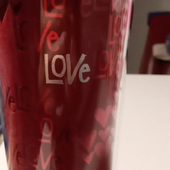 Valentine's Day Starbucks travel mug Excellent condition 💋 - Picture 3 of 7